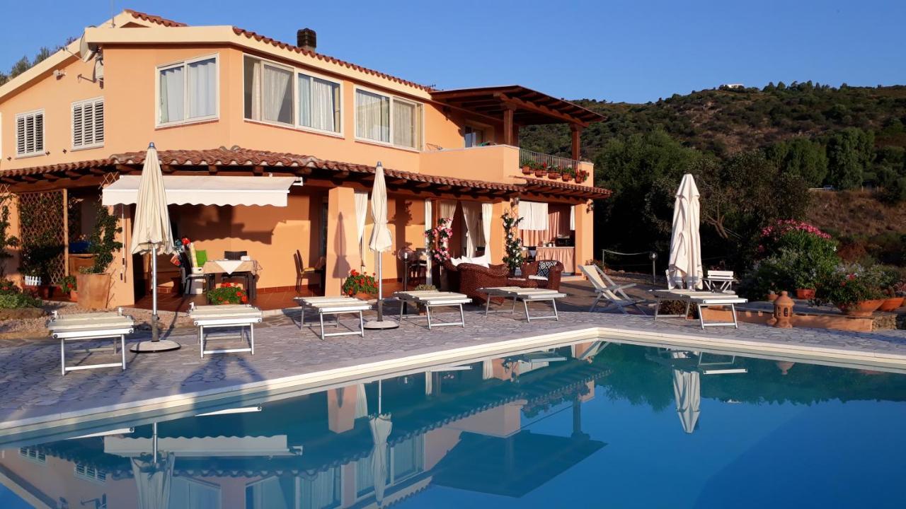 Li Muntigeddi Hotel San Teodoro  Exterior photo